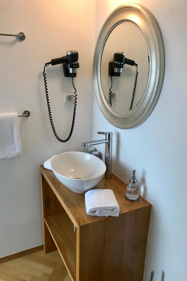 Zimmer & Appartements In Der Gamlitzerstrasse Ehrenhausen Kültér fotó