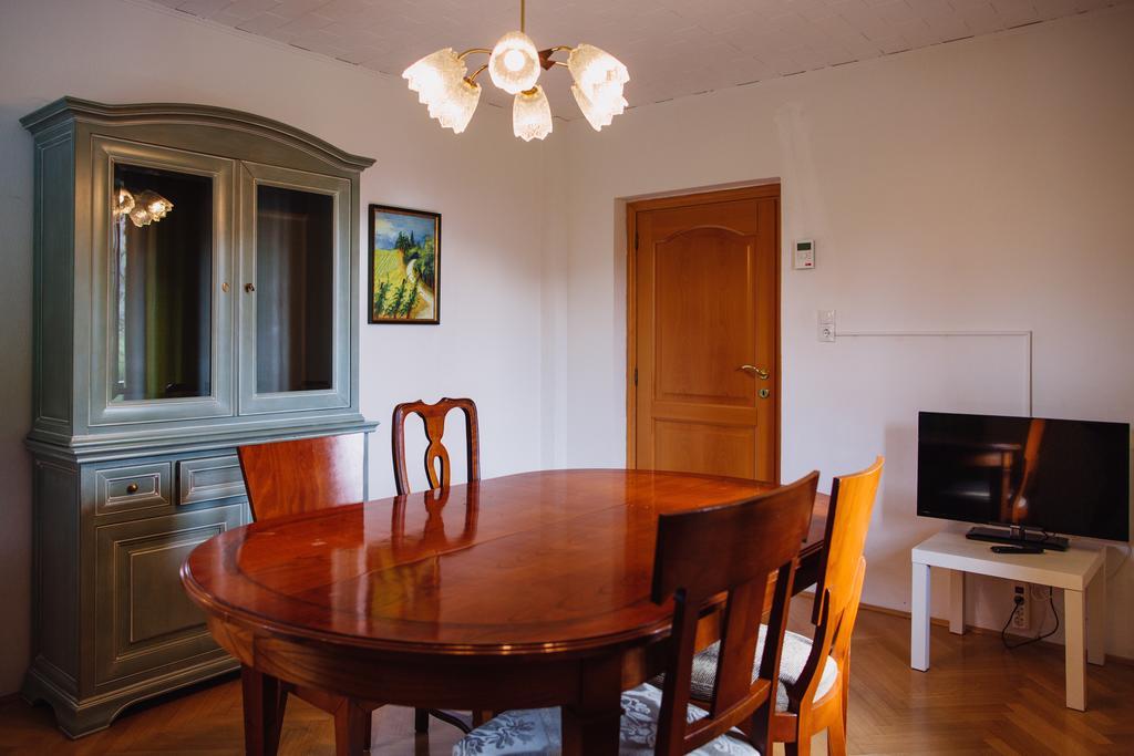Zimmer & Appartements In Der Gamlitzerstrasse Ehrenhausen Szoba fotó