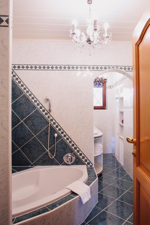 Zimmer & Appartements In Der Gamlitzerstrasse Ehrenhausen Szoba fotó